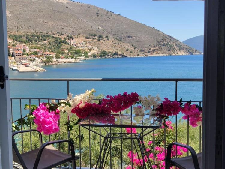 Ballas Apartments Agia Efimia Bagian luar foto