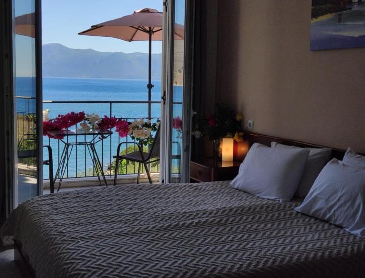 Ballas Apartments Agia Efimia Bagian luar foto