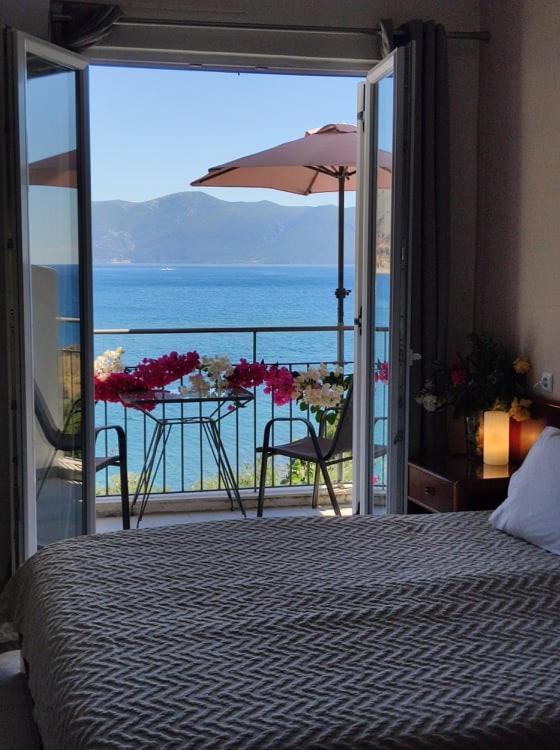 Ballas Apartments Agia Efimia Bagian luar foto