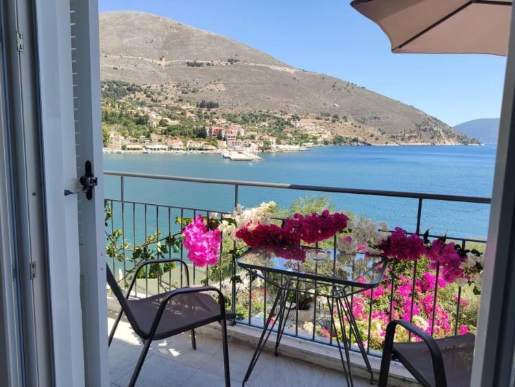 Ballas Apartments Agia Efimia Bagian luar foto