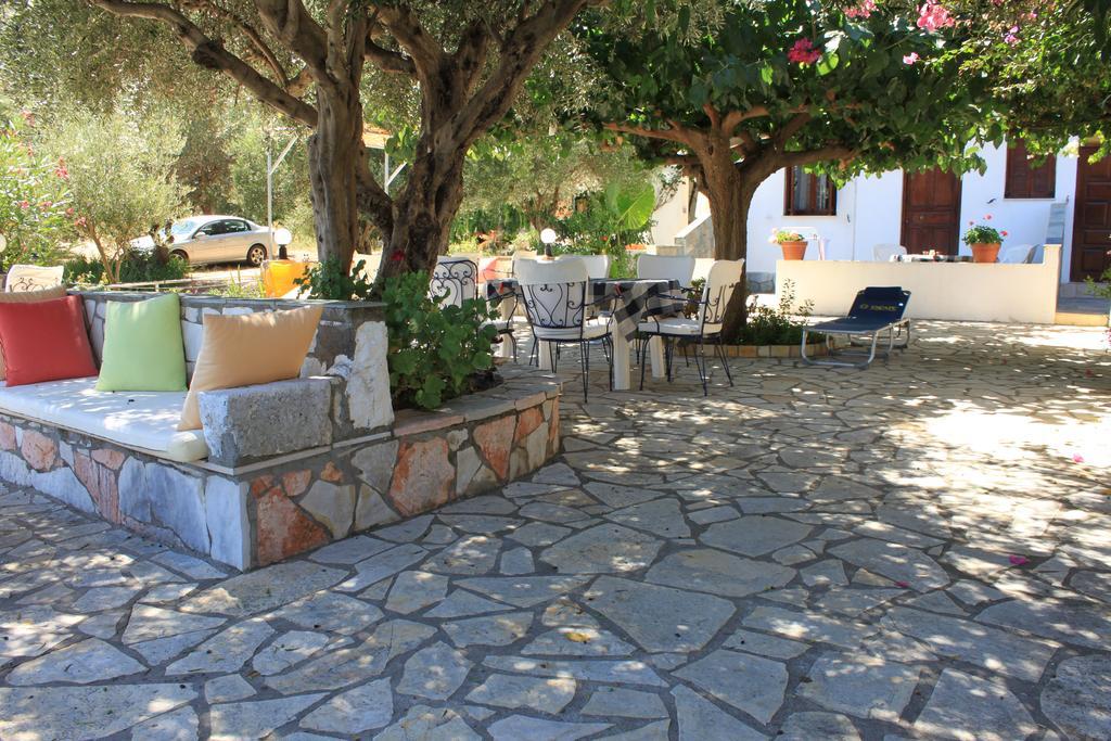 Ballas Apartments Agia Efimia Bagian luar foto