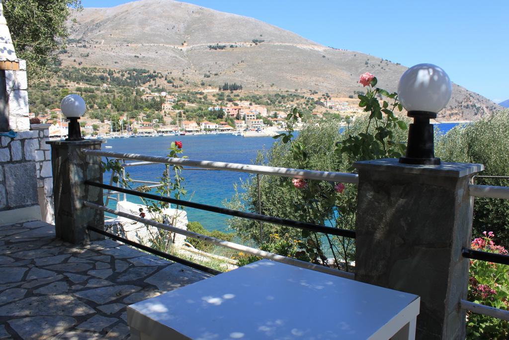 Ballas Apartments Agia Efimia Bagian luar foto