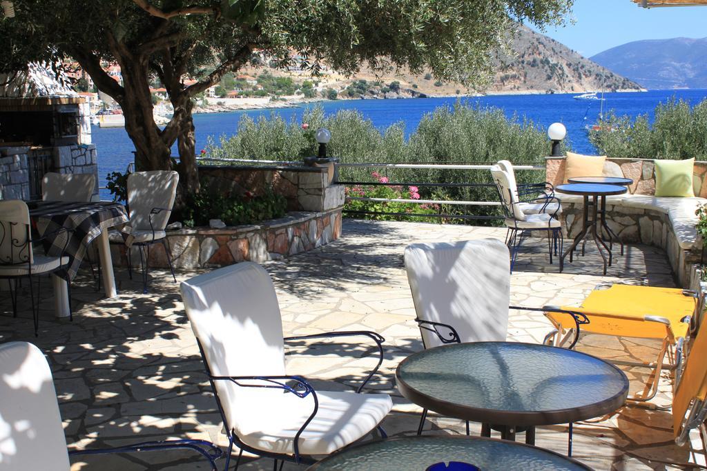Ballas Apartments Agia Efimia Bagian luar foto