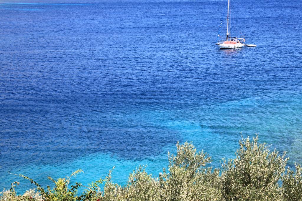 Ballas Apartments Agia Efimia Bagian luar foto