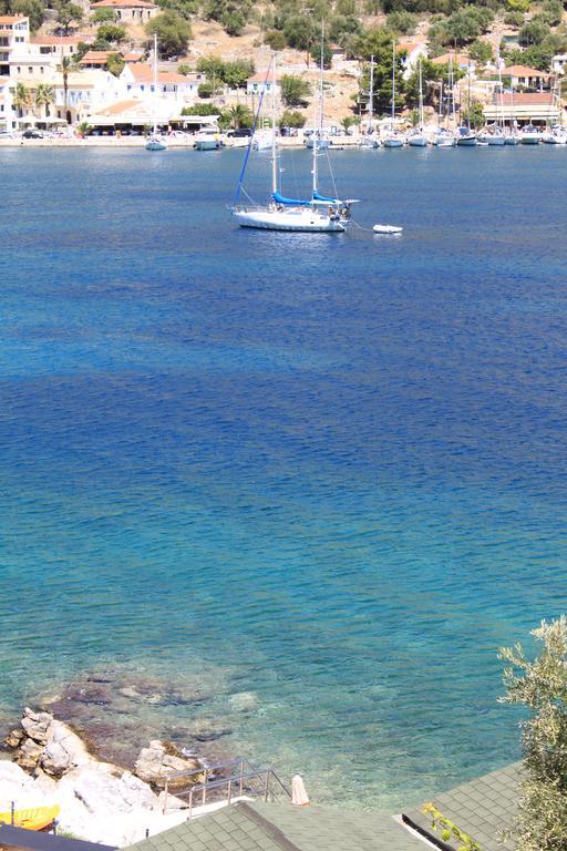 Ballas Apartments Agia Efimia Bagian luar foto