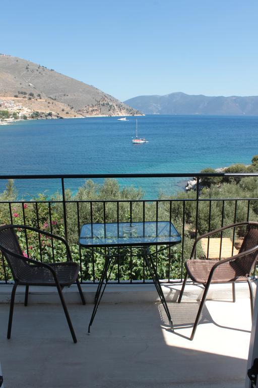 Ballas Apartments Agia Efimia Bagian luar foto