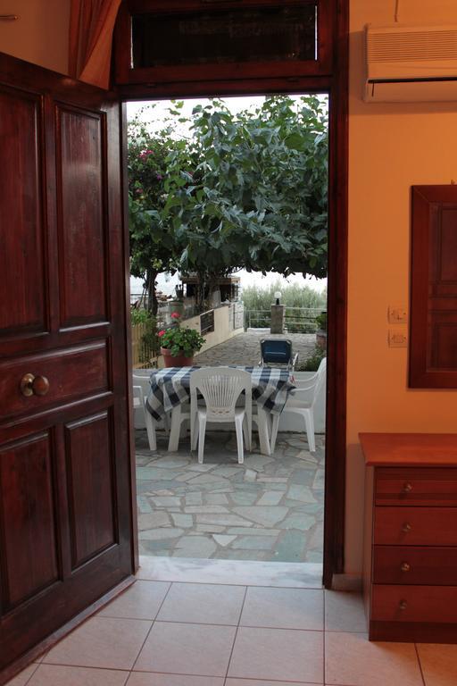 Ballas Apartments Agia Efimia Ruang foto