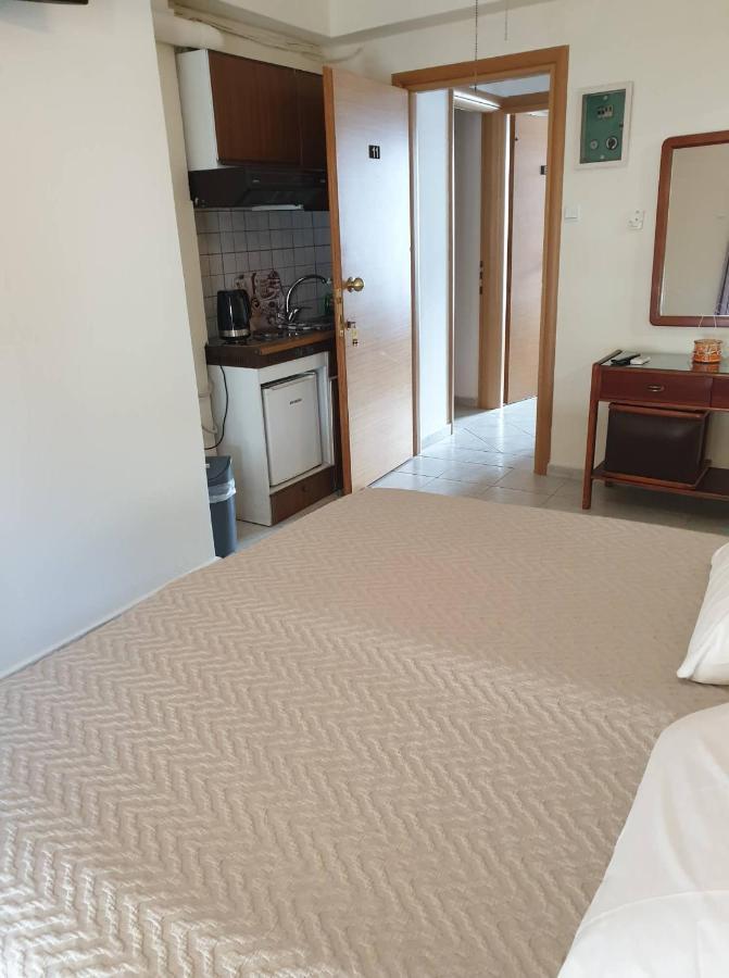 Ballas Apartments Agia Efimia Bagian luar foto