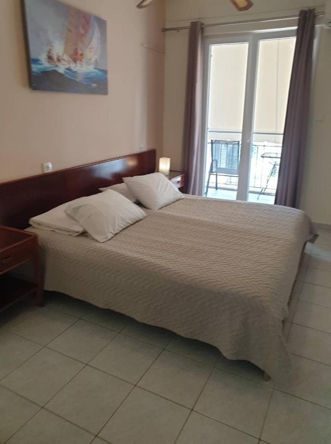Ballas Apartments Agia Efimia Bagian luar foto