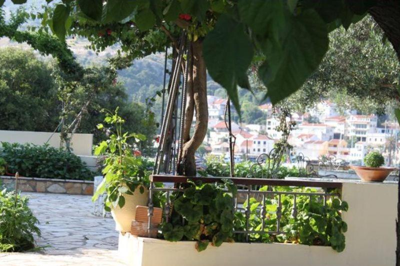 Ballas Apartments Agia Efimia Bagian luar foto
