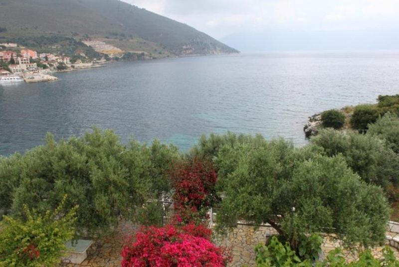 Ballas Apartments Agia Efimia Bagian luar foto