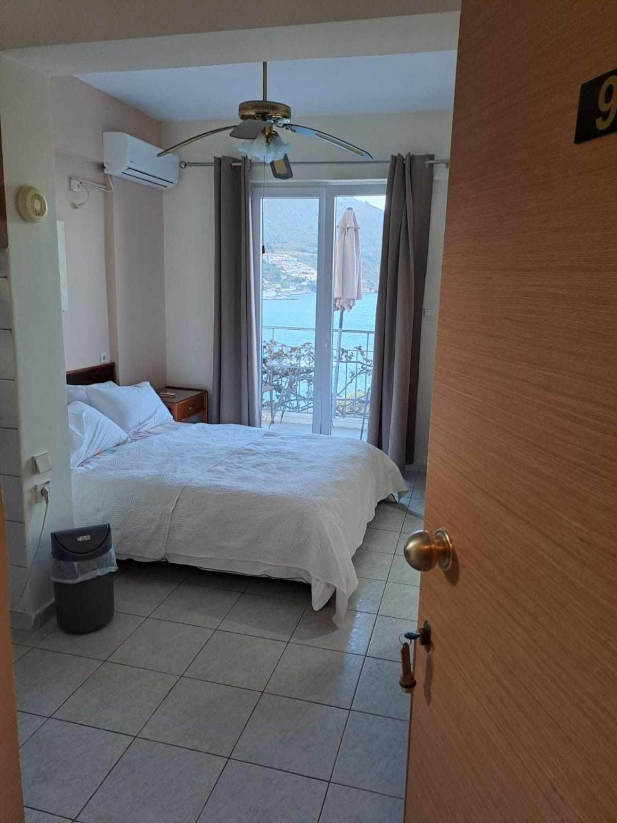 Ballas Apartments Agia Efimia Bagian luar foto