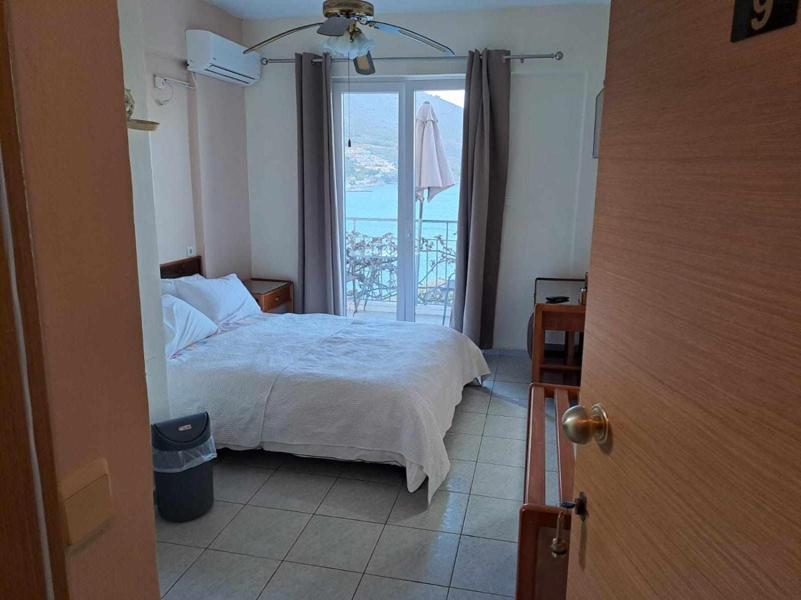 Ballas Apartments Agia Efimia Bagian luar foto
